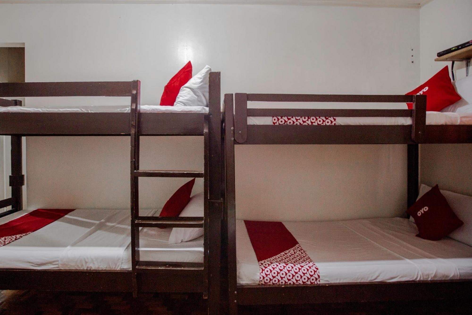Oyo 741 Sierra Travellers Inn Tagaytay City Екстериор снимка